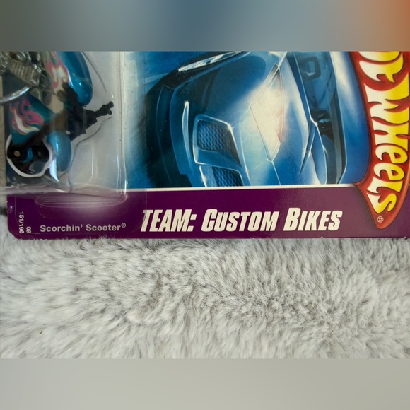Hot Wheels Custom Bike Toy - Silver and Blue - Picture 3 of 5